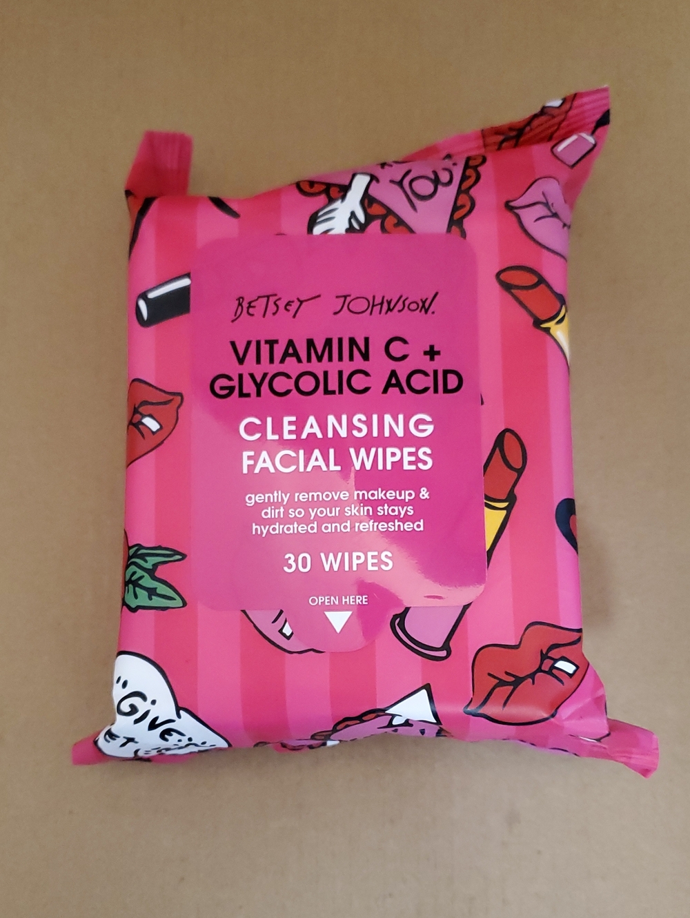 Betsey Johnson Cleansing Facial Wipes Pack NWOT